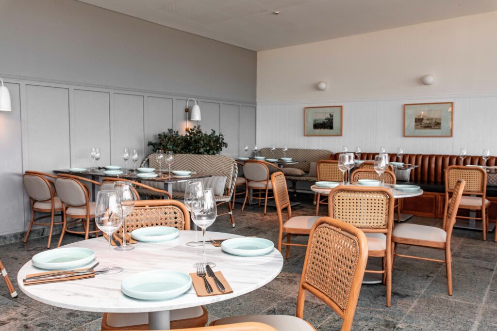 Elegant dining room featuring modern table settings and stylish furniture.